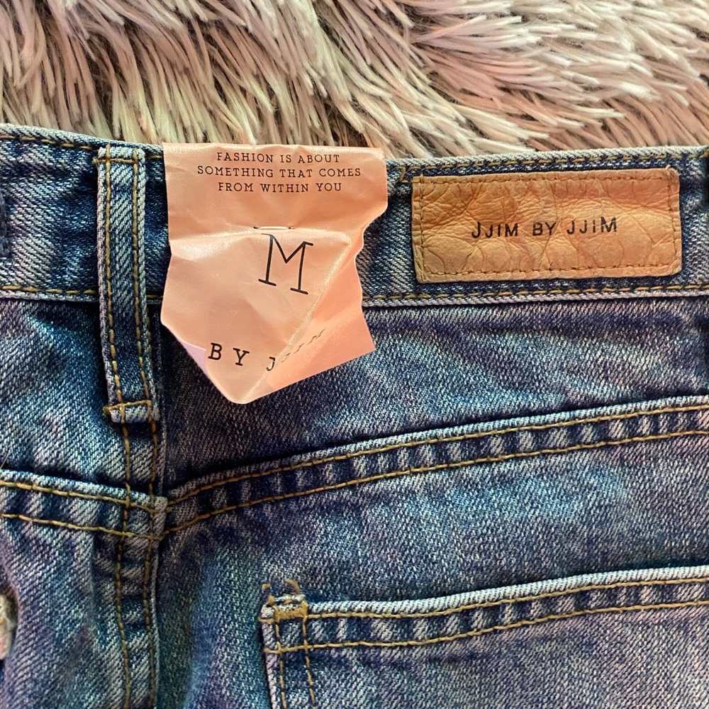 Destroyed Mom Jeans - Picture 5 of 6